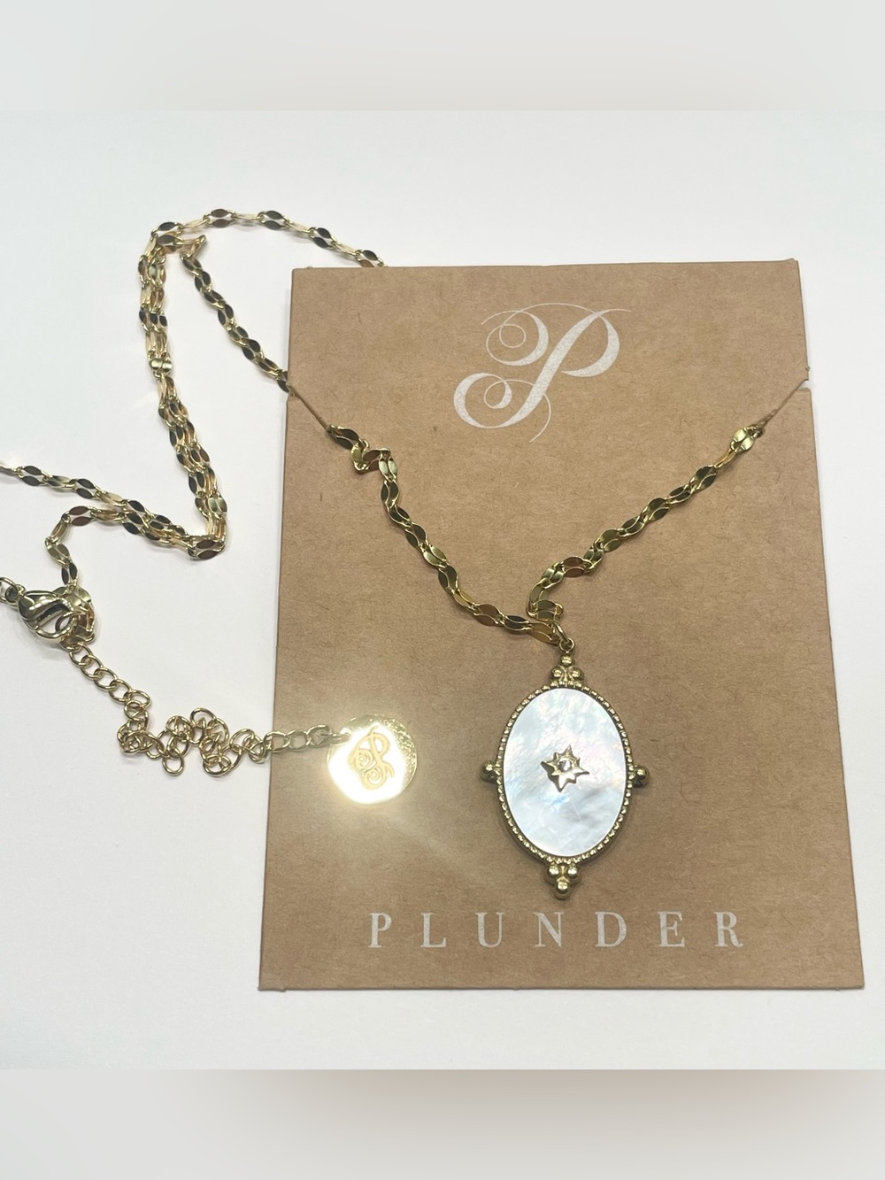 🪞Plunder Gold-Tone Mother of Pearl Pendant Necklace🪞